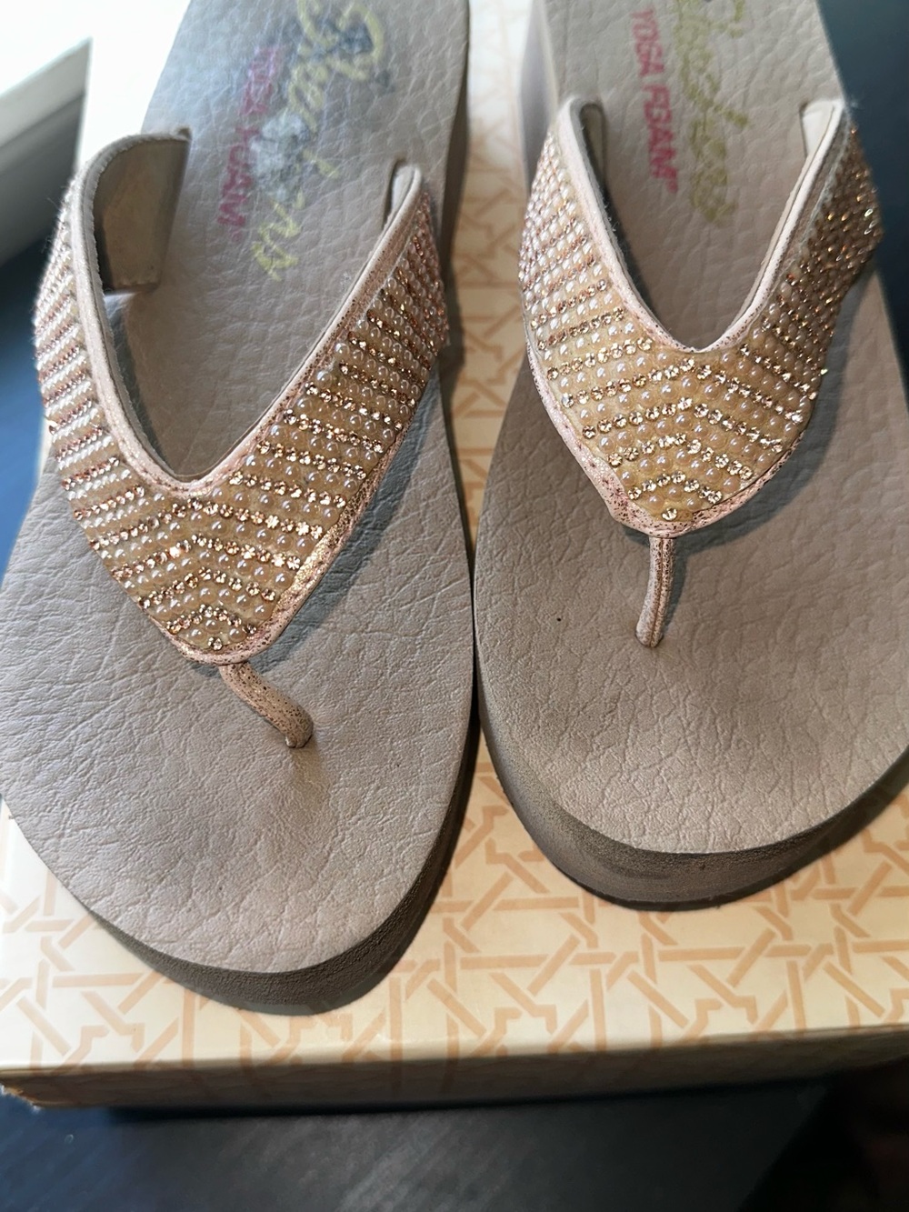Skechers Rose Gold/Champagne Beaded Thong Sandals - Picture 2 of 6